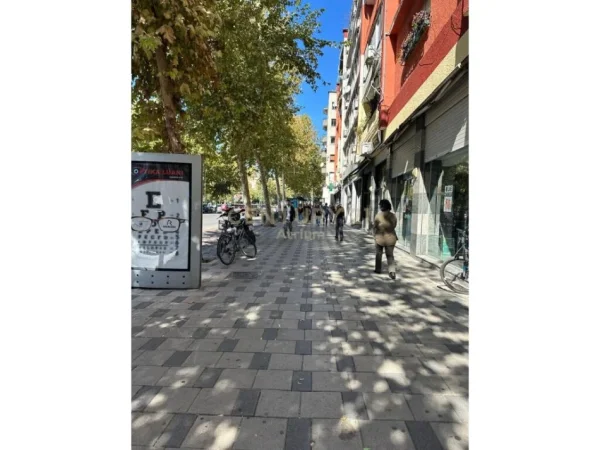 Tirane, jepet me qera ambjent biznesi Kati 0, 51 m² 4.500 € (Plazza)