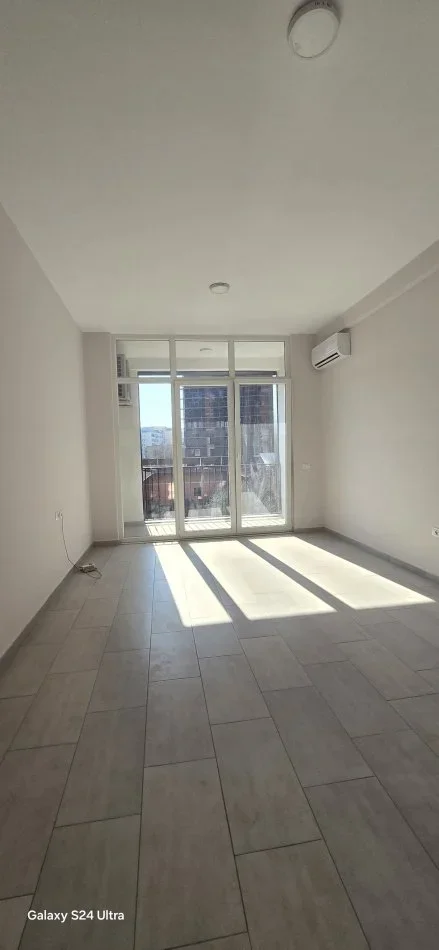 Tirane, jepet me qera ambjent biznesi , 75 m² 450 € (square 21)