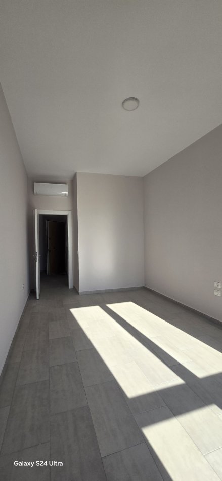 Tirane, jepet me qera ambjent biznesi , 75 m² 450 € (square 21)