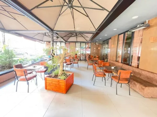 Tirane, jepet me qera bar-resorant Kati 0, 190 m² 3.500 € (KOMUNA E PARISIT)