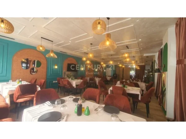 Tirane, jepet me qera bar-resorant Kati 0, 190 m² 3.500 € (KOMUNA E PARISIT)