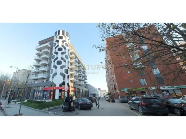 Tirane, jepet me qera ambjent biznesi , 1.351 m² 13.510 € (Ali Demi)