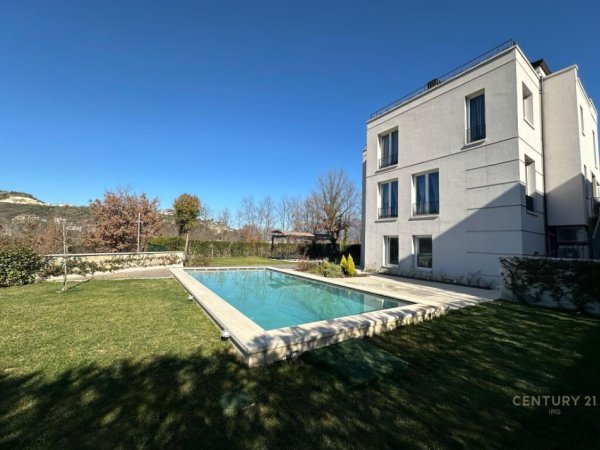 Tirane, jepet me qera Vile 3 Katshe Kati 3, 579 m² 6.800 € (Teg)