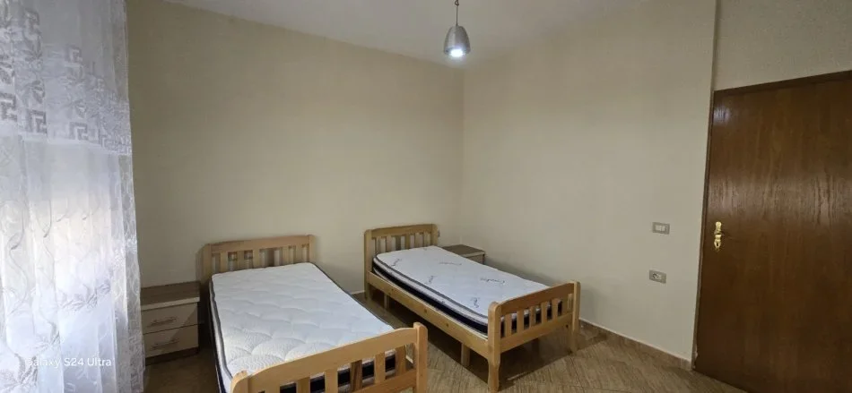 Tirane, jepet me qera apartament 2+1 , 116 m² 650 € (Rruga e Kosovareve)