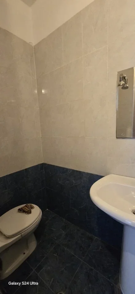 Tirane, jepet me qera apartament 2+1 , 116 m² 650 € (Rruga e Kosovareve)