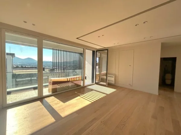 Tirane, shitet apartament 3+1 , 153 m² (Pallati i Brigadave)