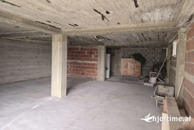 Tirane, jepet me qera magazine Kati 0, 110 m² 800 € (ALI DEMI)