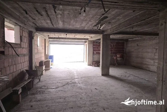 Tirane, jepet me qera magazine Kati 0, 110 m² 800 € (ALI DEMI)