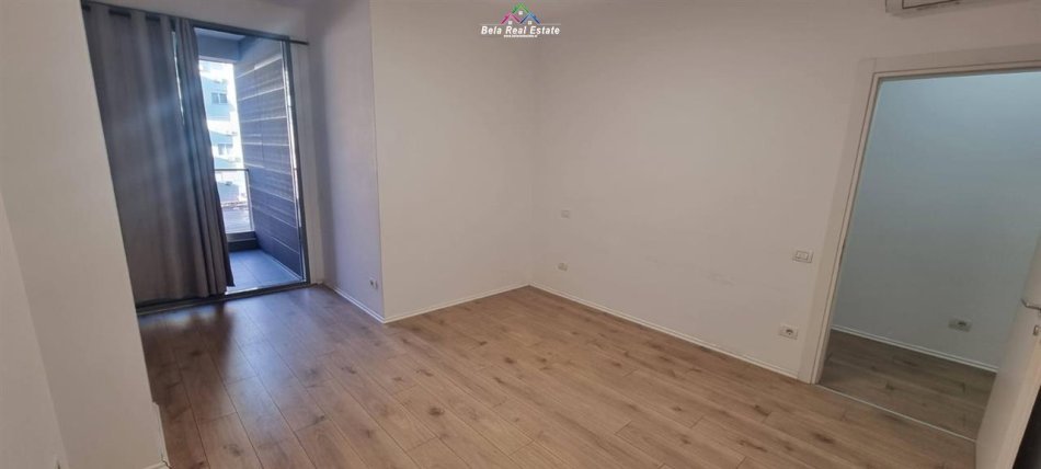 Tirane, jepet me qera zyre Kati 4, 117 m² 1250 € (blloku)