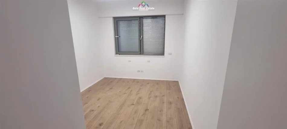 Tirane, jepet me qera zyre Kati 4, 117 m² 1250 € (blloku)