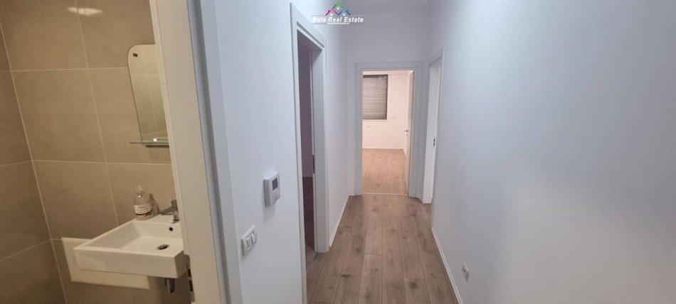 Tirane, jepet me qera zyre Kati 4, 117 m² 1250 € (blloku)