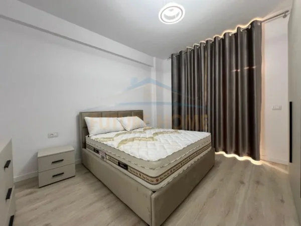Tirane, jepet me qera apartament 2+1+Aneks+Ballkon Kati 8, 118 m² 550 € (Astir, Unaza e Re)