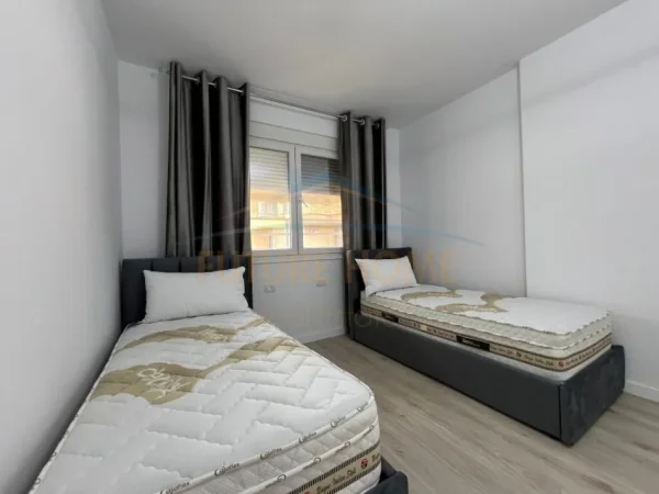 Tirane, jepet me qera apartament 2+1+Aneks+Ballkon Kati 8, 118 m² 550 € (Astir, Unaza e Re)