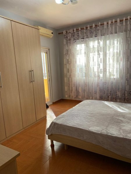 Tirane, jepet me qera apartament 2+1 Kati 2, 117 m² 600 € (Liqeni Artificial)