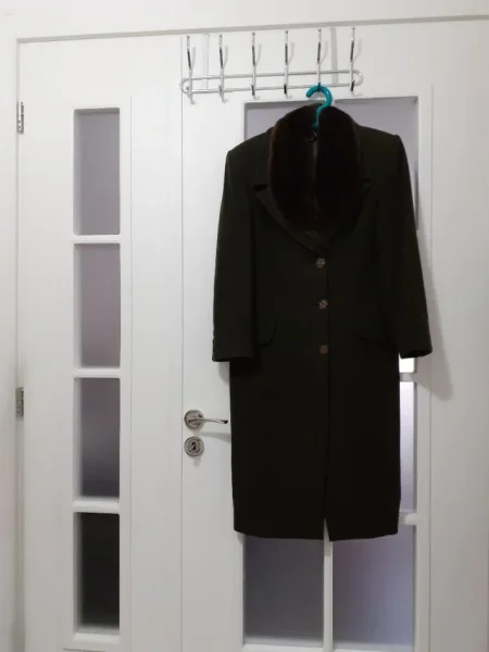 Tirane, shes Shitet pallto per femra 100 €