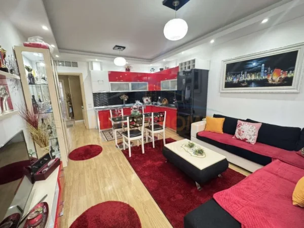 Tirane, shitet apartament 2+1+Ballkon Kati 2, 109 m² 250.000 € (KOMPLEKSI KONTAKT ISH PARKU AUTOBUSAVE)