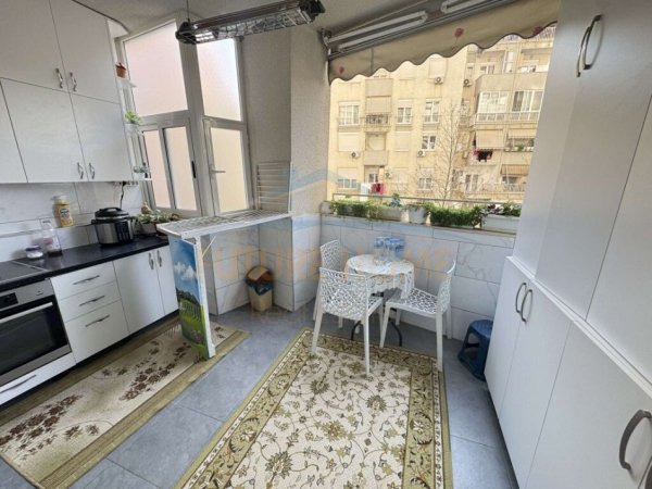 Tirane, shitet apartament 2+1+Ballkon Kati 2, 109 m² 250.000 € (KOMPLEKSI KONTAKT ISH PARKU AUTOBUSAVE)