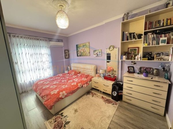 Tirane, shitet apartament 2+1+Ballkon Kati 2, 109 m² 250.000 € (KOMPLEKSI KONTAKT ISH PARKU AUTOBUSAVE)