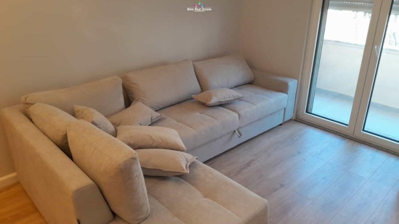 Tirane, jepet me qera apartament 1+1+Ballkon Kati 3, 55 m² 700 € (qender)