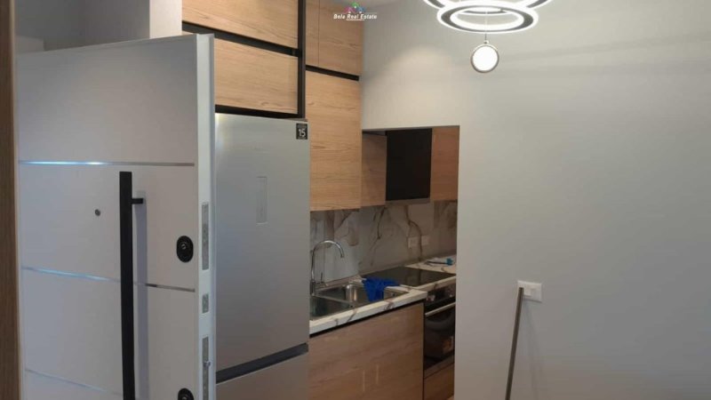 Tirane, jepet me qera apartament 1+1+Ballkon Kati 3, 55 m² 700 € (qender)