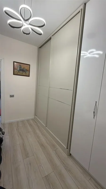 Tirane, jepet me qera apartament 2+1+Ballkon Kati 2, 65 m² 650 € (STACIONI I TRENIT)