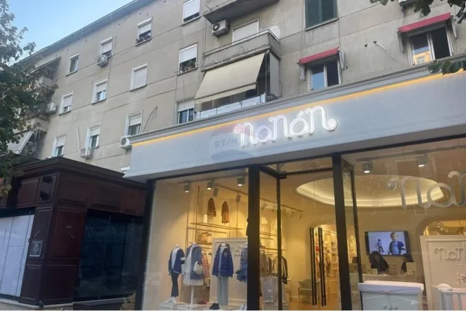 shitet , 77 m² 210.000 € (Ne zonen e Bllokut prane Librit Universitar ofrohet apartament per shitje)