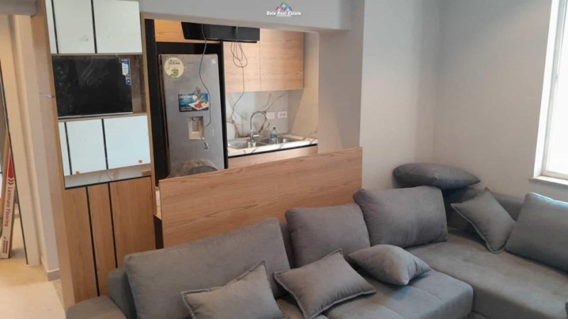 Tirane, jepet me qera apartament 1+1+Ballkon Kati 3, 55 m² 700 € (qender)