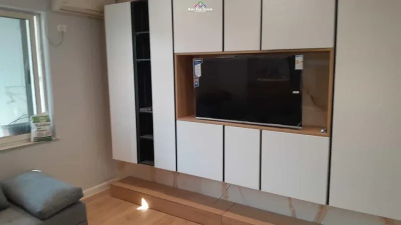 Tirane, jepet me qera apartament 1+1+Ballkon Kati 3, 55 m² 700 € (qender)