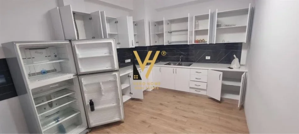 Tirane, jepet me qera zyre Kati 3, 117 m² 1.500 € (BLLOK)