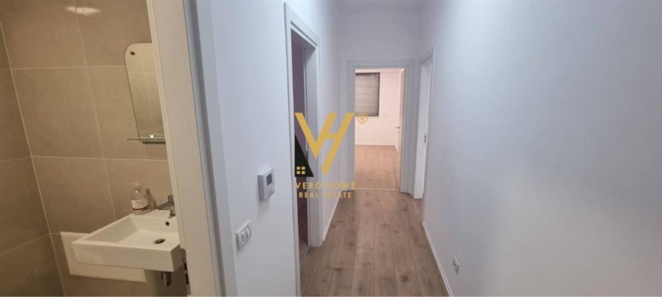 Tirane, jepet me qera zyre Kati 3, 117 m² 1.500 € (BLLOK)