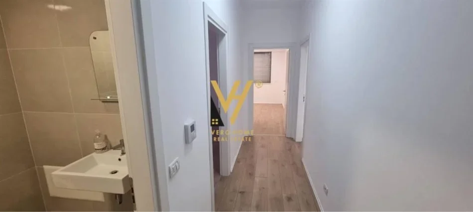 Tirane, jepet me qera zyre Kati 3, 117 m² 1.500 € (BLLOK)