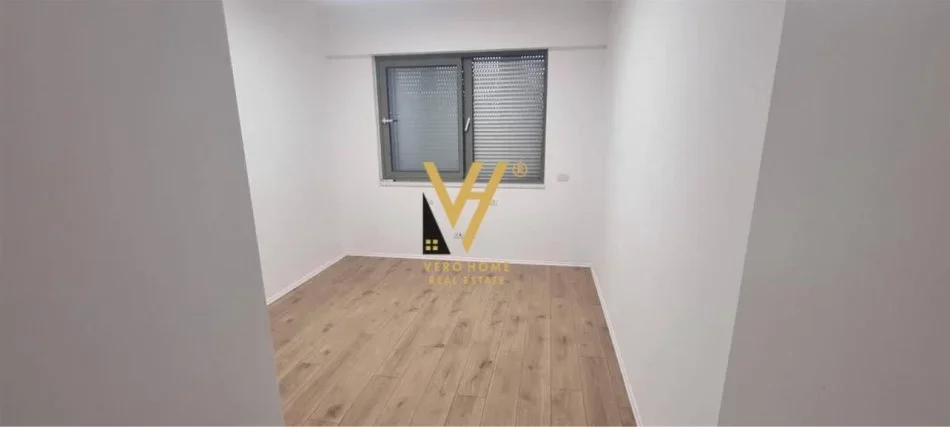 Tirane, jepet me qera zyre Kati 3, 117 m² 1.500 € (BLLOK)