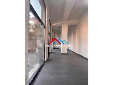 Tirane, jepet me qera ambjent biznesi Kati 0, 65 m² 1.200 € (ALI DEMI)