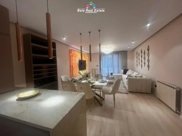 Tirane, jepet me qera apartament 2+1 Kati 9, 120 m² 1.800 € (Liqeni Artificial)