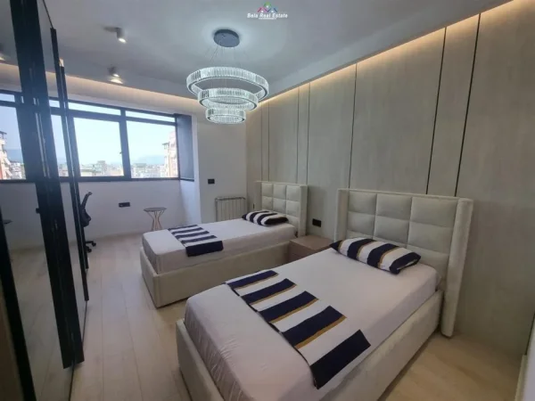 Tirane, jepet me qera apartament 2+1 Kati 9, 120 m² 1.800 € (Liqeni Artificial)