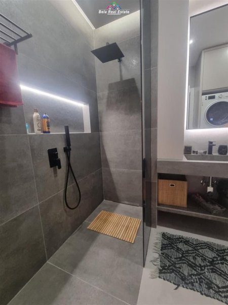 Tirane, jepet me qera apartament 2+1 Kati 9, 120 m² 1.800 € (Liqeni Artificial)