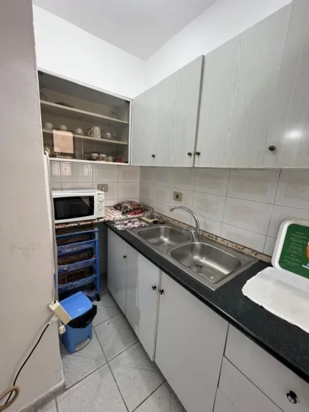 Tirane, jepet me qera apartament 2+1+Aneks+Ballkon Kati 4, 75 m² 450 € (Rruga Ndre Mjeda)