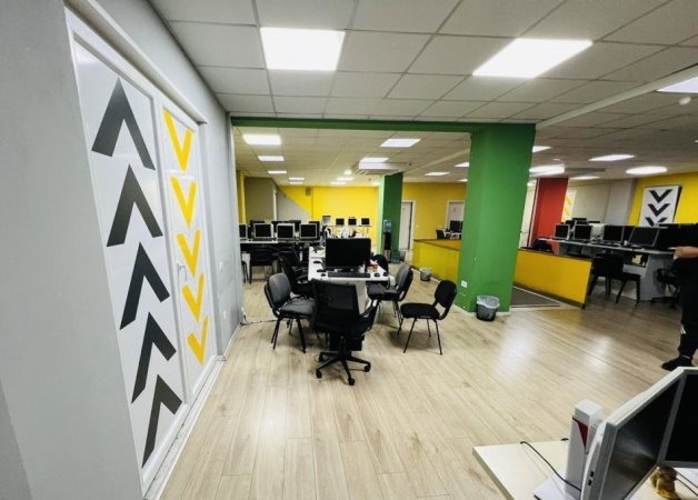 Tirane, jepet me qera zyre Kati 0, 562 m² 7.000 € (Rruga e Dibres)