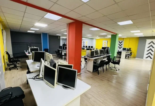 Tirane, jepet me qera zyre Kati 0, 562 m² 7.000 € (Rruga e Dibres)