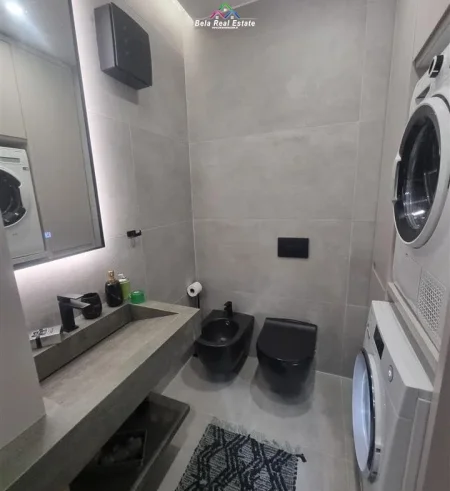 Tirane, shes apartament 2+1 Kati 9, 120 m² 450.000 € (Liqeni Artificial)