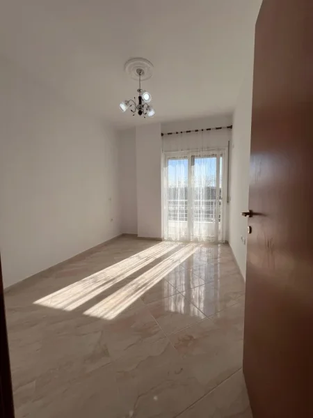 Tirane, shes apartament 1+1+Ballkon Kati 3, 61 m² 78.000 € (Rrruga e Dajtit)