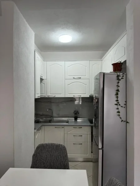 Tirane, jepet me qera apartament 2+1+Ballkon Kati 2, 85 m² 600 € (Don Bosko)