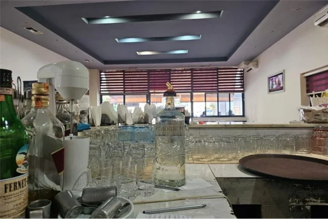 jepet me qera , 210 m² 700 € (Jepet lokal per qira ne Selite.)