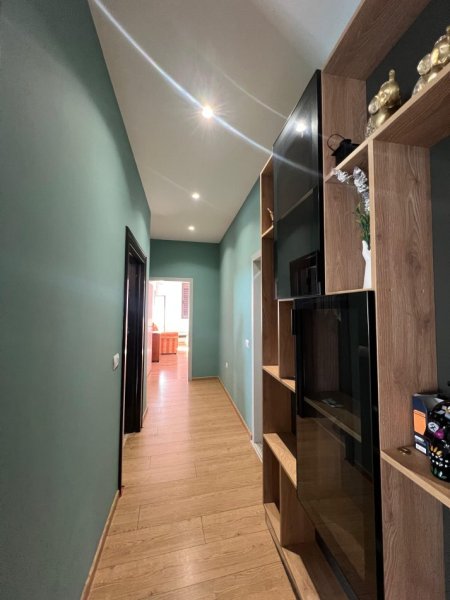 Tirane, jepet me qera 2+1+Ballkon Kati 3, 650 € (Don Bosko)