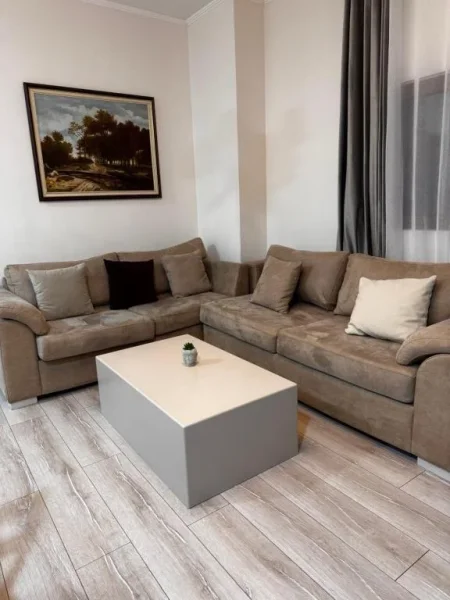 Tirane, jepet me qera apartament 2+1 Kati 2, 650 € (Stacioni i Trenit)