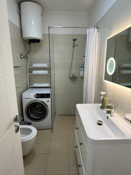 Tirane, jepet me qera apartament 2+1 Kati 2, 650 € (Stacioni i Trenit)
