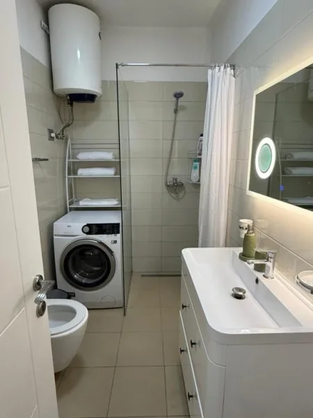 Tirane, jepet me qera apartament 2+1 Kati 2, 650 € (Stacioni i Trenit)