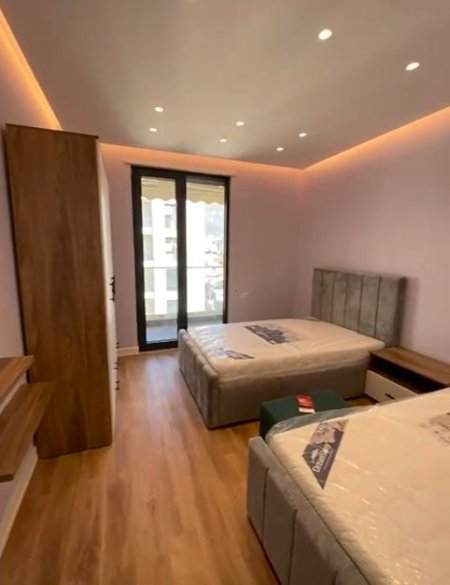 Tirane, jepet me qera apartament 3+1 Kati 7, 1.000 m² 1.001 € (Porcelan)
