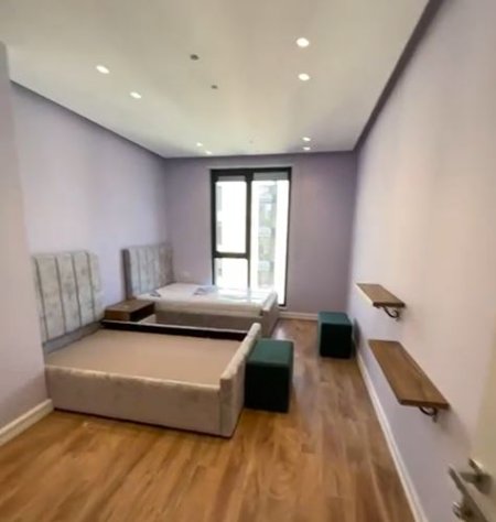 Tirane, jepet me qera apartament 3+1 Kati 7, 1.000 m² 1.001 € (Porcelan)
