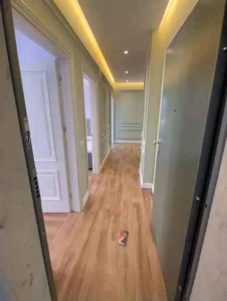 Tirane, jepet me qera apartament 3+1 Kati 7, 1.000 m² 1.001 € (Porcelan)